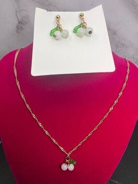 Cherries in Light Green Earrings & Necklace Set. 18β NWOT